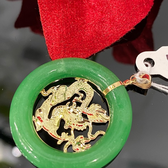 14k Yellow Gold Green Jade Circle Dragon Pendant - Picture 5 of 6